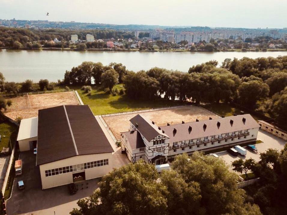Tamerlan Khmelʼnytsʼkyy Exteriér fotografie